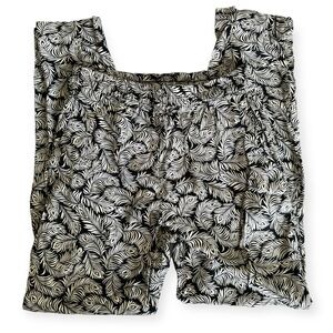 NWOT H&M feather pattern pants with pockets size 4
